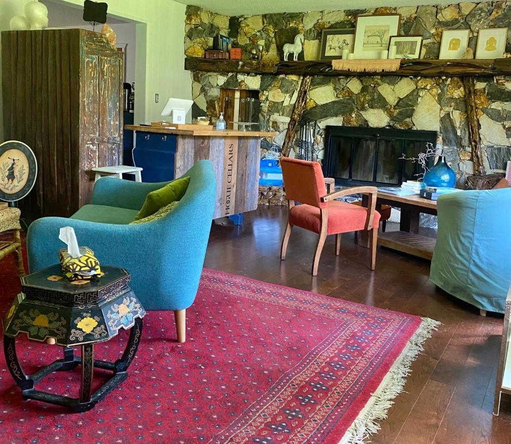 The Messy Owl Inn & Eco Haven Likely Ngoại thất bức ảnh